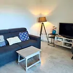 Charming T2 With Balcony Near The Port Of Frejus