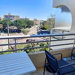 Charming T2 With Balcony Near The Port Of Frejus