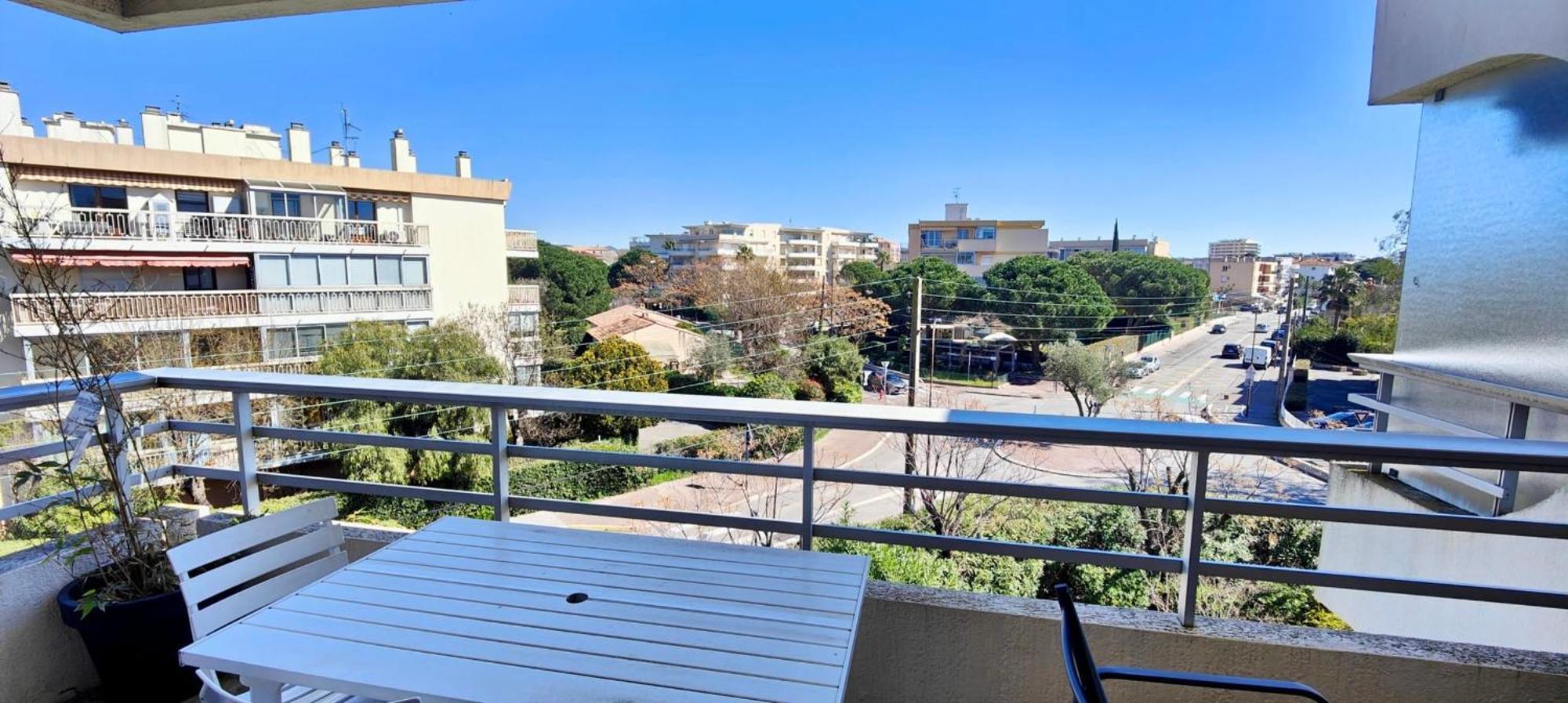 Charming T2 With Balcony Near The Port Of * Fréjus