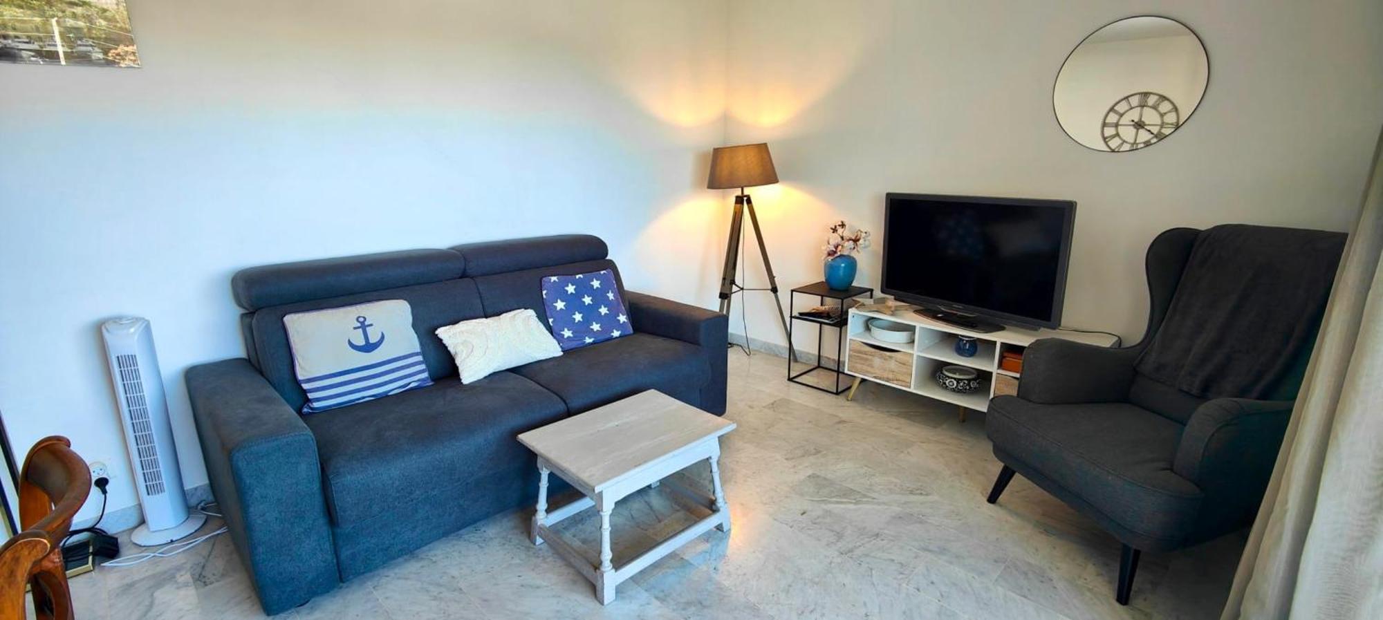 Charming T2 With Balcony Near The Port Of * Fréjus