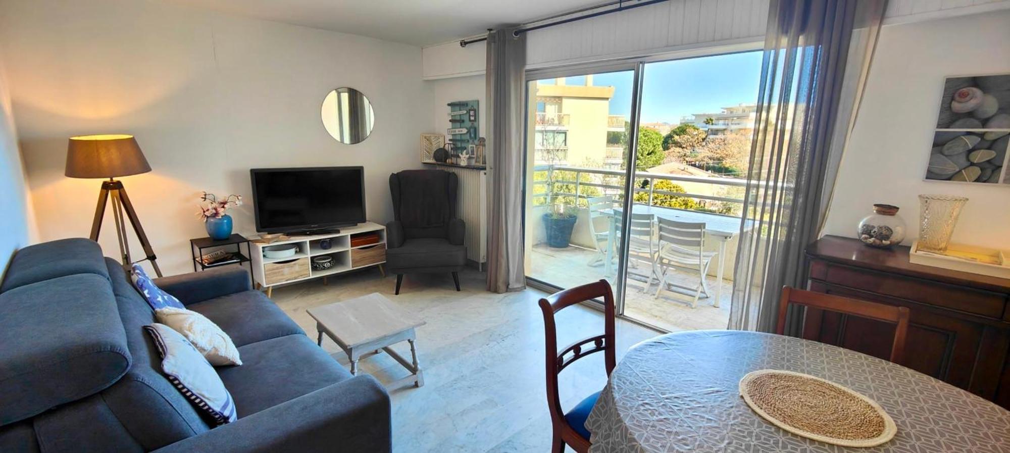 Charming T2 With Balcony Near The Port Of * Fréjus